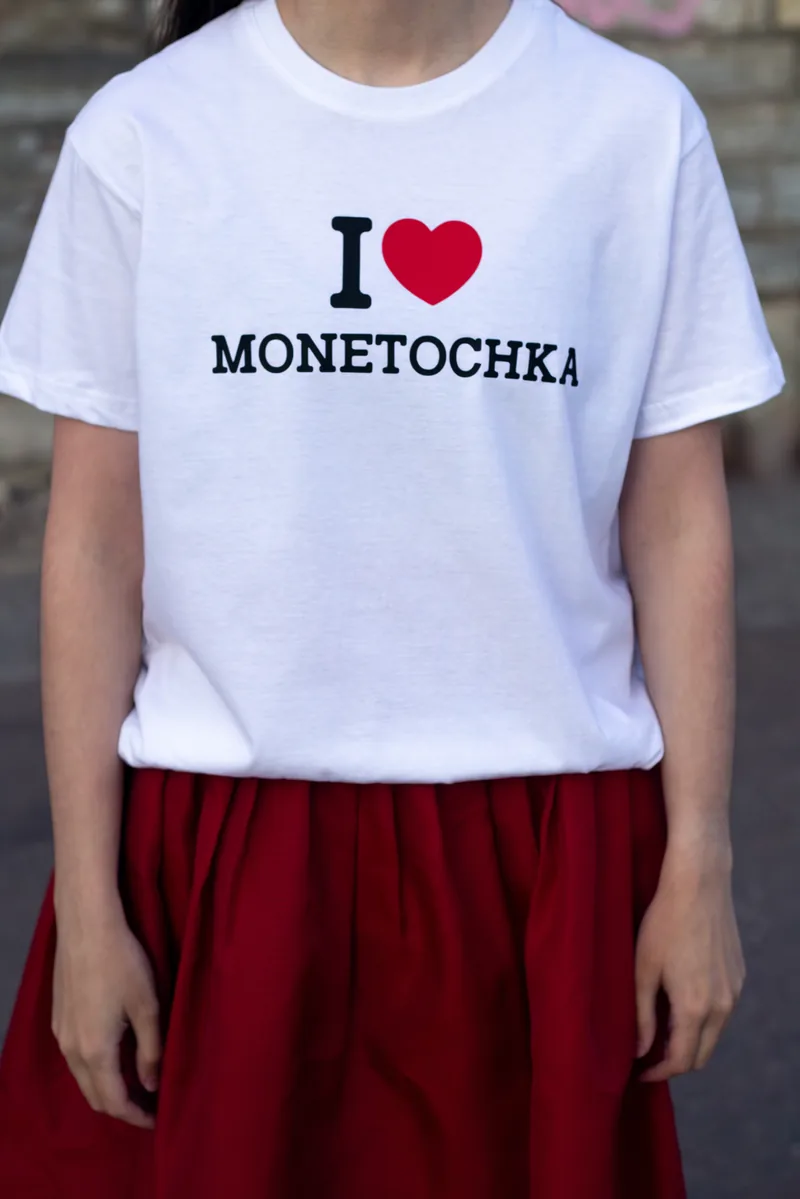 Фото на модели — футболка I ❤ MONETOCHKA